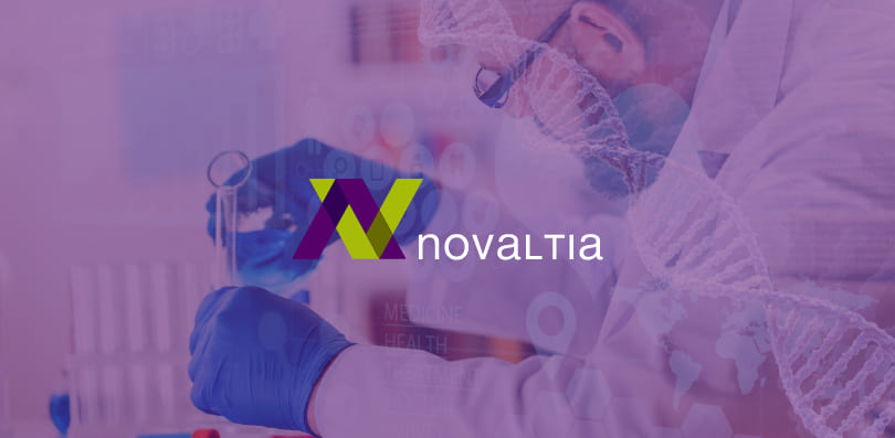 Imagen corporativa de Novaltia con profesional de laboratorio y elementos científicos de fondo.