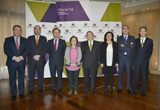 Mesa de trabajo de la I Jornada Profesional de Novaltia sobre los nuevos escenarios de la farmacia y la distribución