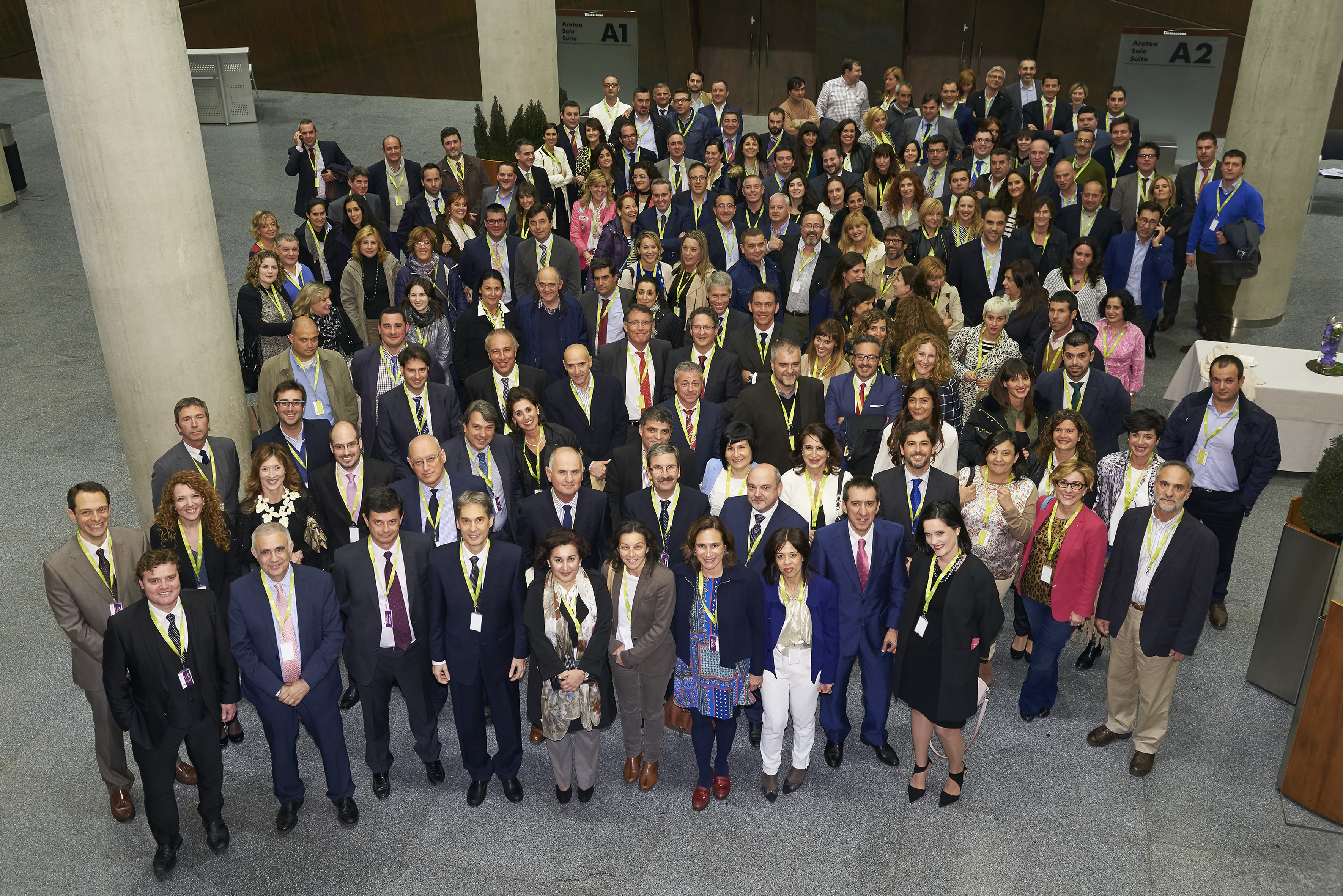 Foto de grupo en el Encuentro Novaltia Labs con representantes de la industria farmacéutica y socios de la cooperativa
