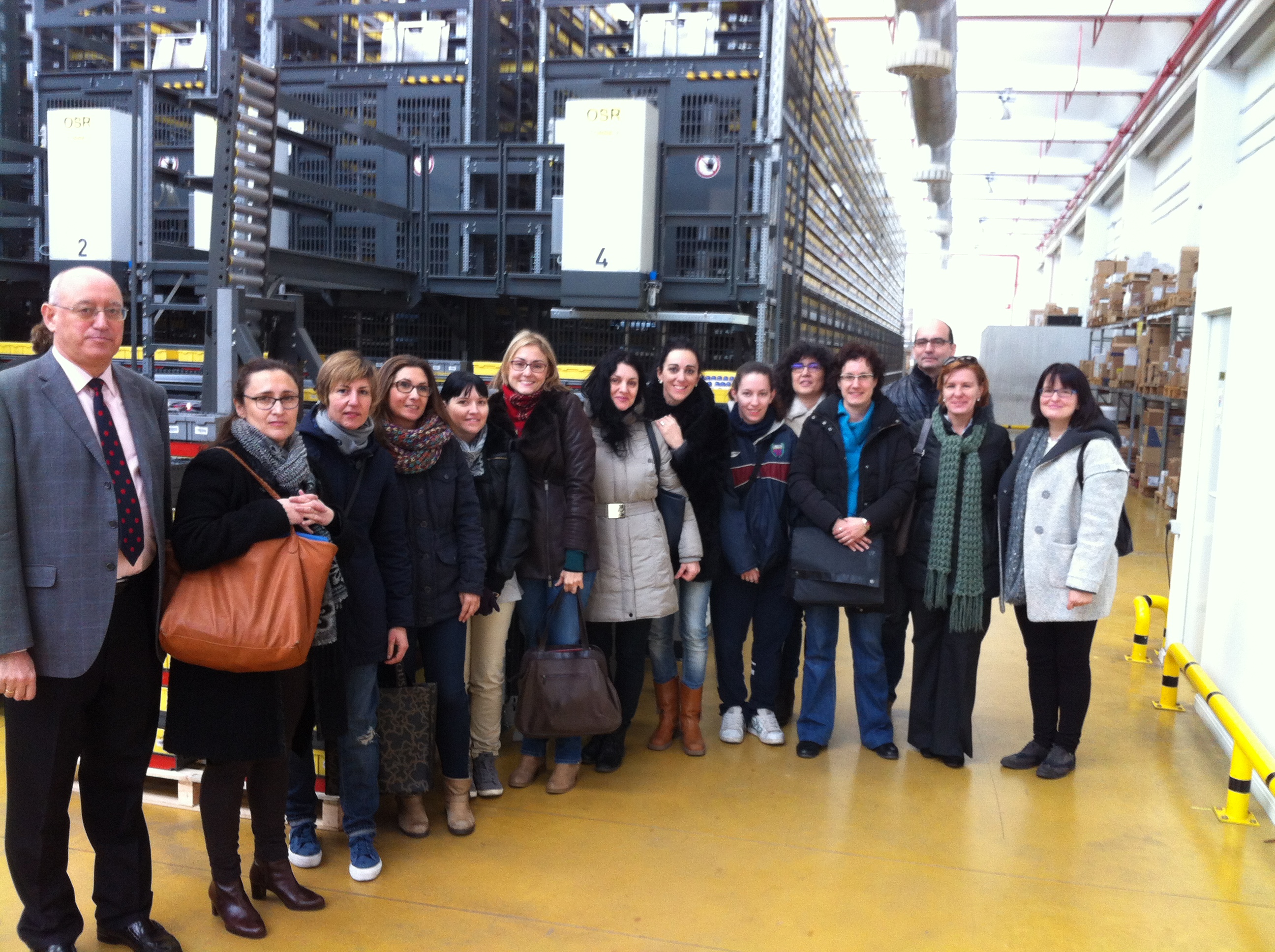 Estudiantes del curso de Organización y Gestión de Almacenes del INAEM durante su visita al centro logístico automatizado de Novaltia.