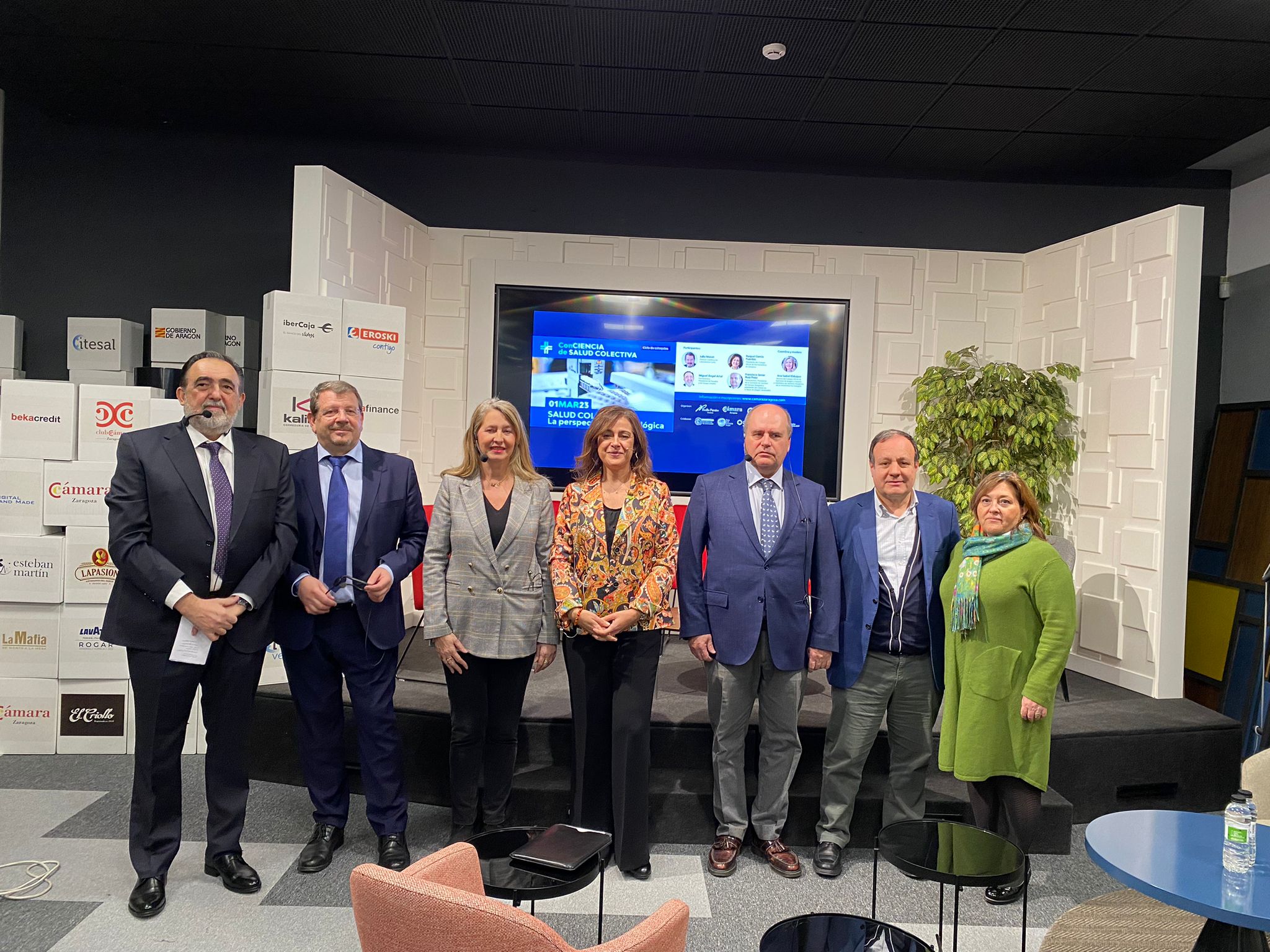 Miguel Ángel Artal, presidente de Novaltia, junto a otros ponentes en la clausura del ciclo de conferencias “Conciencia de Salud Colectiva”.