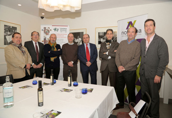 Representantes de Novaltia, Almazara Molino Alfonso y Farmamundi durante un encuentro institucional en el que se presentó el aceite solidario con D.O. Bajo Aragón.