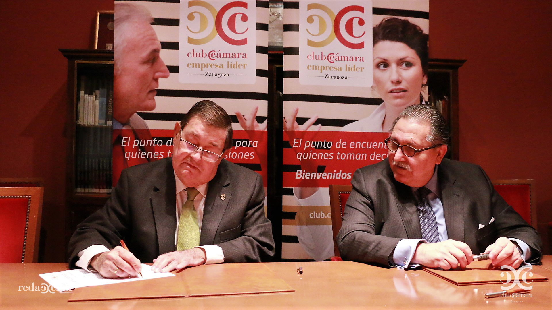 Momento de la firma del acuerdo de incorporación de Novaltia al Club Líder de la Cámara de Comercio de Zaragoza.