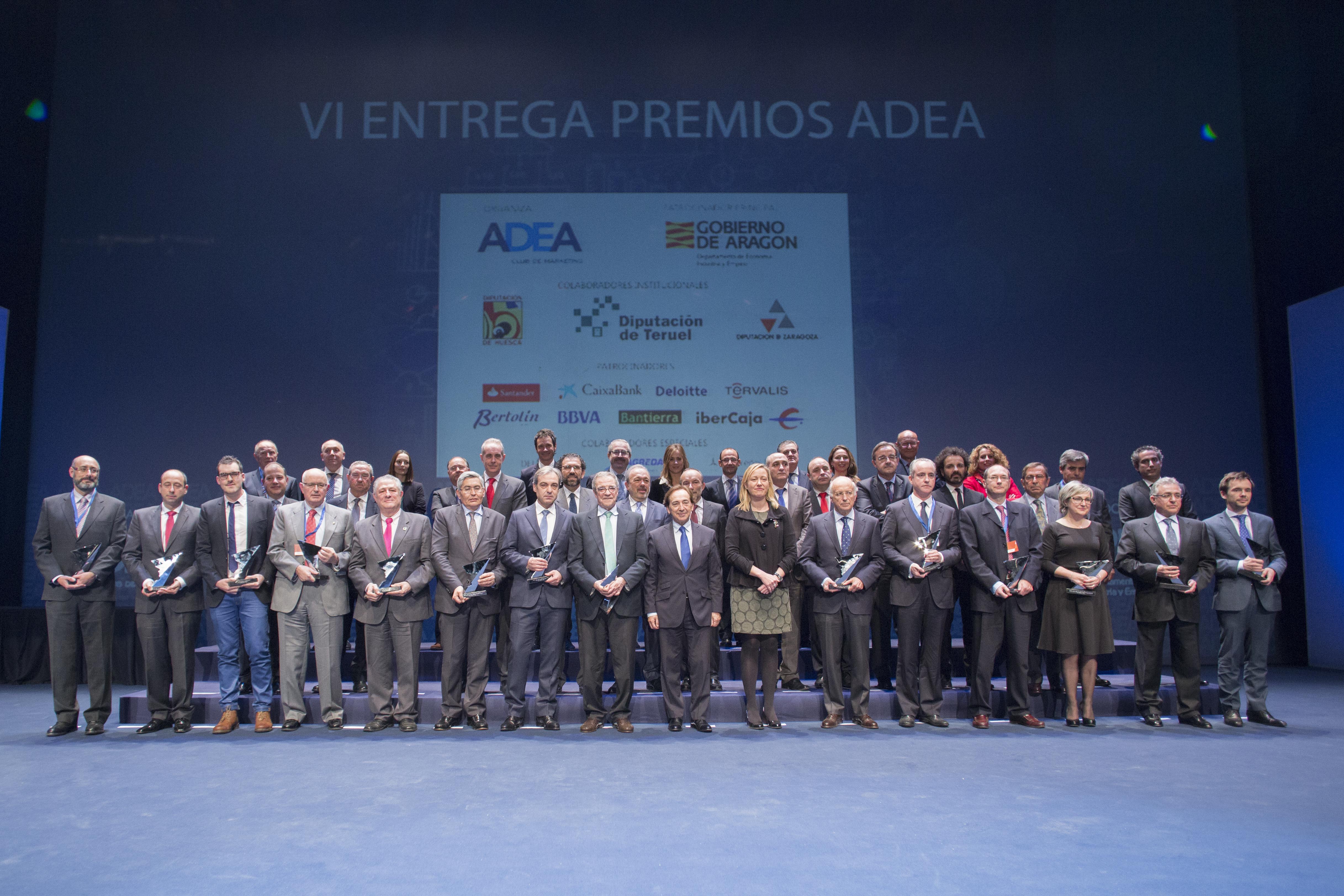Foto de grupo de los premiados en la VI Entrega de Premios ADEA 2015 en Zaragoza.